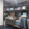 Spacebox EXPO-2 siyah metal karkaslı ahşap modüler sergileme standı ve çekmeceli teşhir rafı
